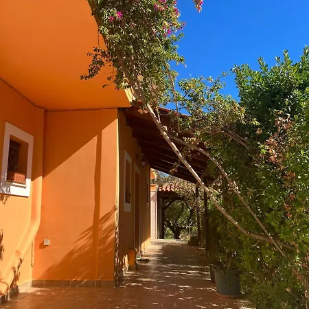 Iliaktida - Private With Large Pool, Garden, Outdoor Kitchen & Bbq * Lithakia