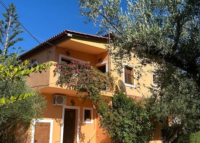 Iliaktida - Private With Large Pool, Garden, Outdoor Kitchen & Bbq