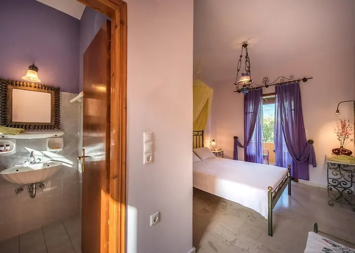 Iliaktida - Private With Large Pool, Garden, Outdoor Kitchen & Bbq *