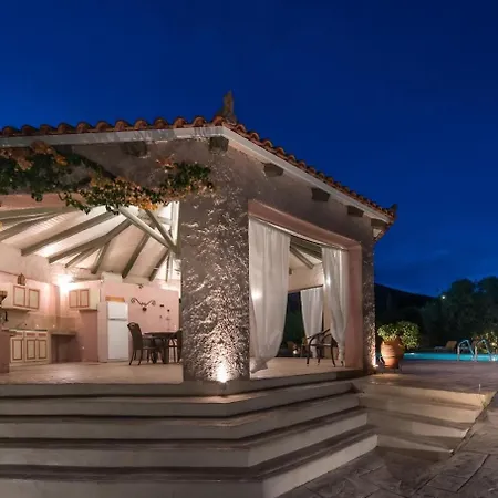 Villa Iliaktida - Private With Large Pool, Garden, Outdoor Kitchen & Bbq Lithakia (Zakynthos)