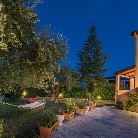 Iliaktida - Private With Large Pool, Garden, Outdoor Kitchen & Bbq Villa *
