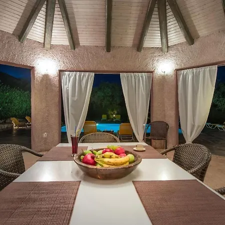 Iliaktida - Private With Large Pool, Garden, Outdoor Kitchen & Bbq * Lithakia (Zakynthos)