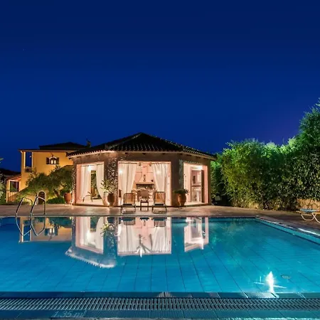Iliaktida - Private Pool, Garden, Outdoor Kitchen & Bbq 别墅 *