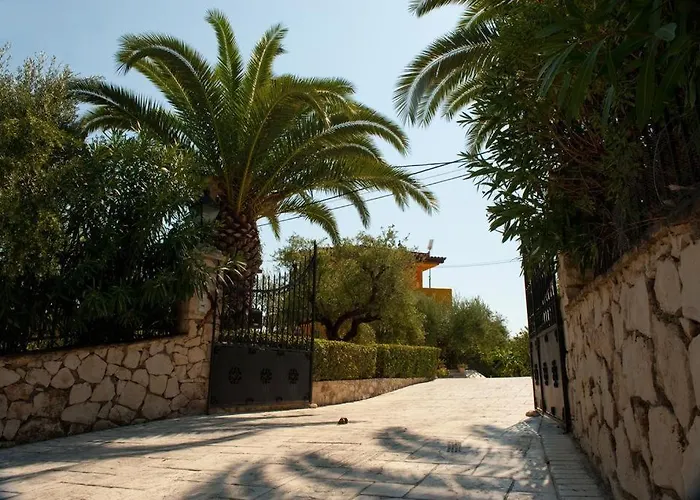 Villa Iliaktida - Private With Large Pool, Garden, Outdoor Kitchen & Bbq